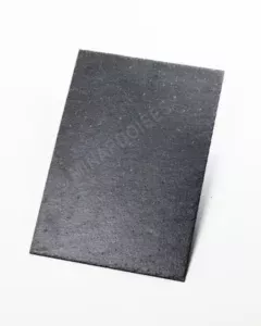 Ardoise naturelle Luz 40 Authentique 27 × 18 cm – surface lisse noir-bleuté certifiée A1 T1 S1 prête à poser