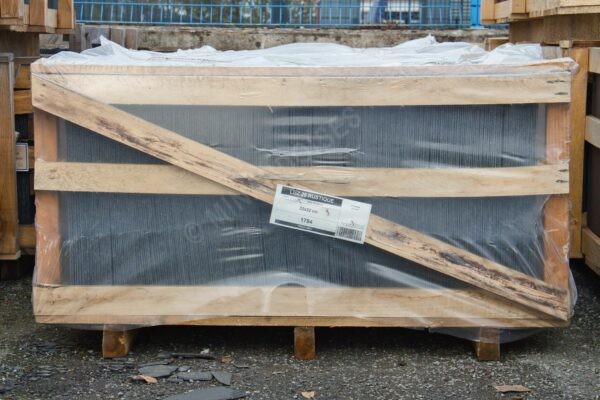 Toiture en ardoise naturelle Luz 40 Authentique 40 × 22, certifiée A1 T1 S1, teinte noir-bleuté uniforme