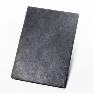 Ardoise naturelle K08 Avantage Forte 60×30 cm – finition structurée noire, posée sur toiture